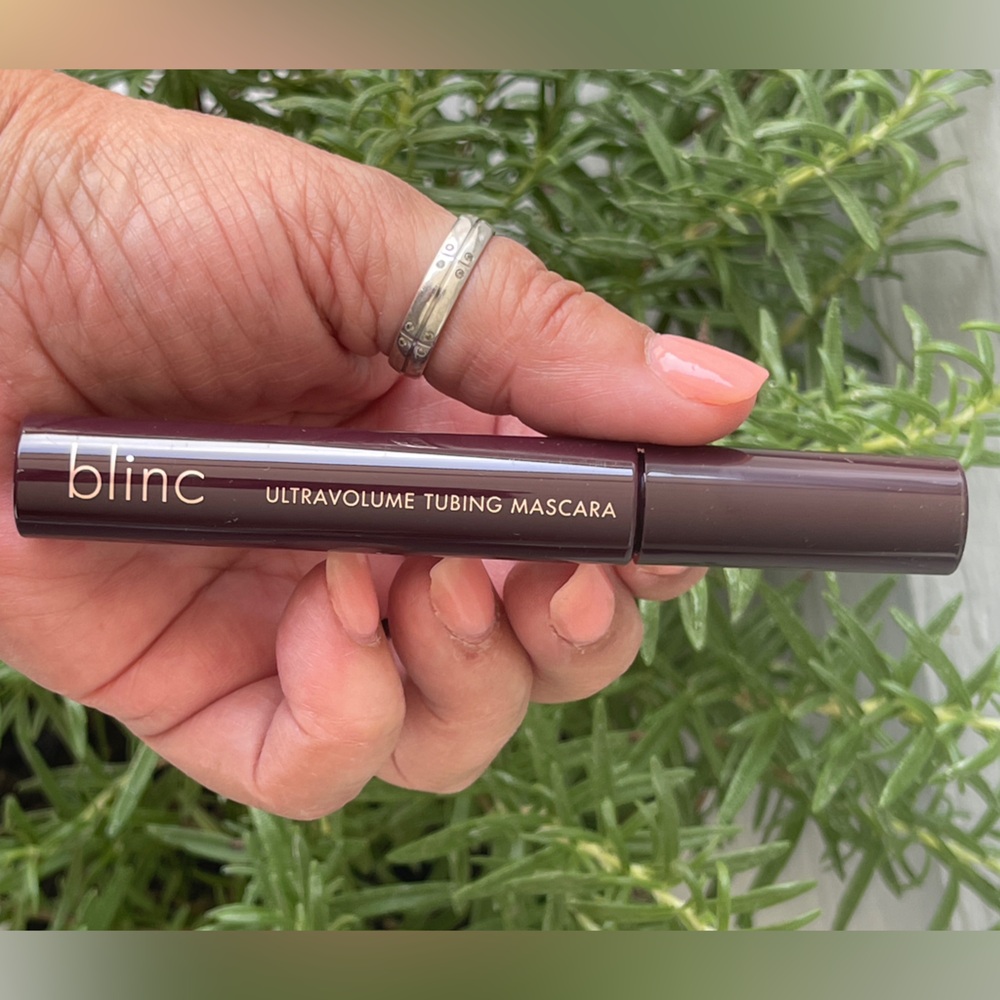 BLINC COSMETICS UltraVolume Tubing Mascara - Black - Picture 2 of 13